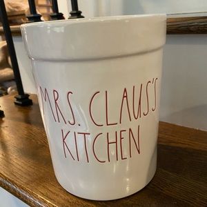 Rae Dunn Christmas 🤶🏻 Mrs Claus Utensil Canister